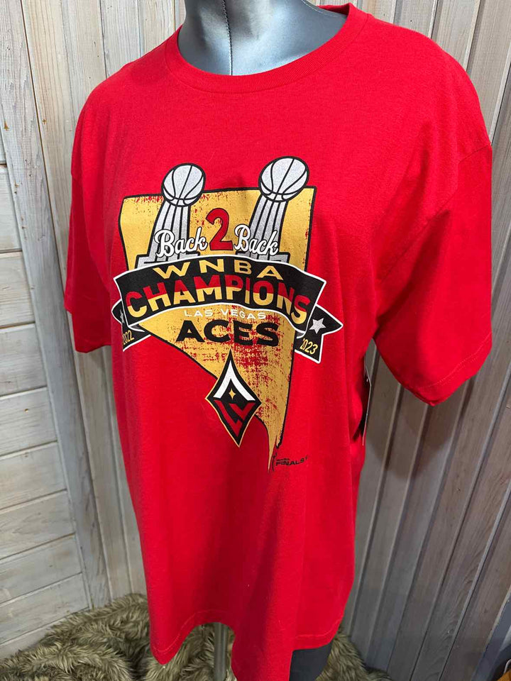 L - Stadium Essentials T-shirt