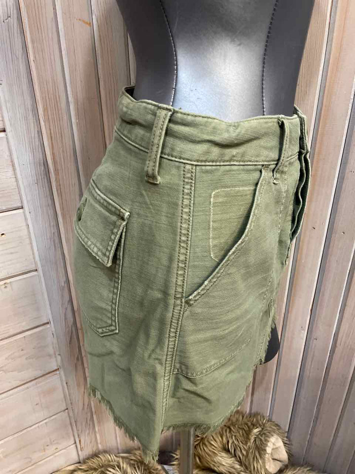 4 - American Eagle Skirt