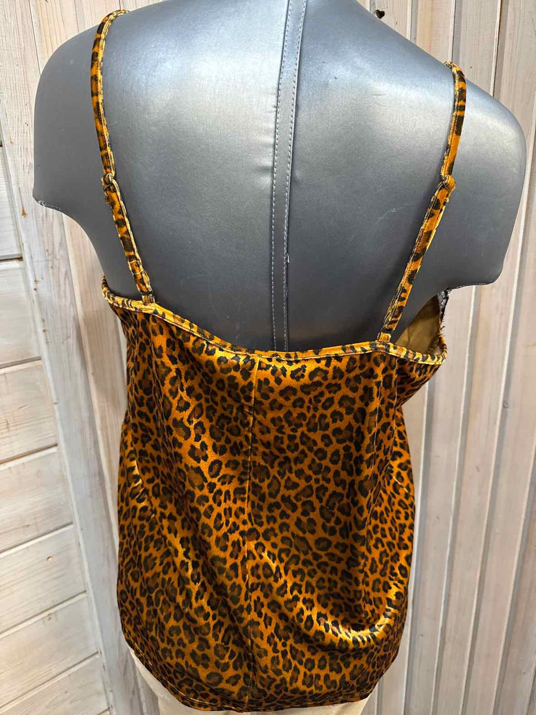 L - Hem & Thread Tank
