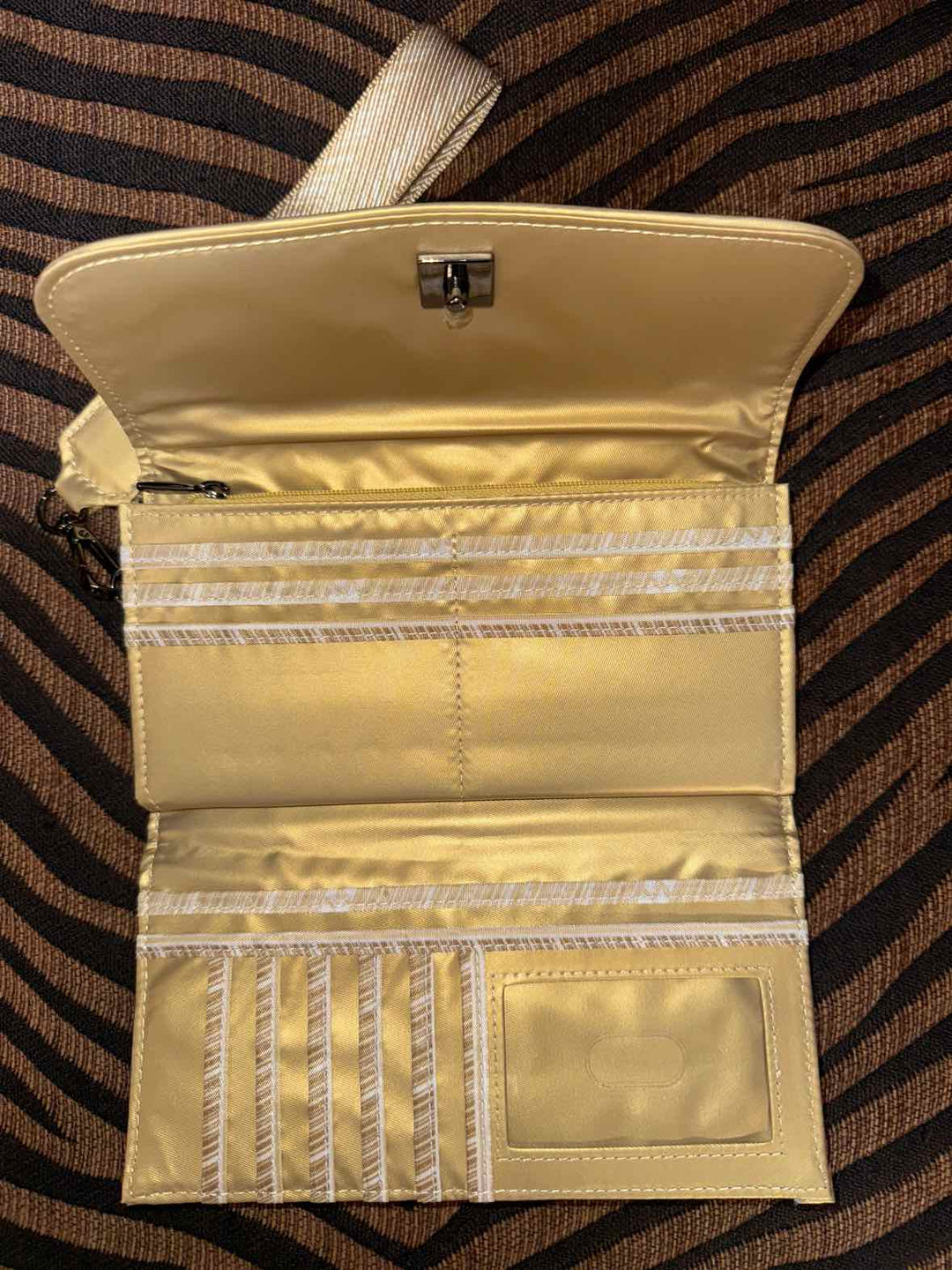 Wallet - lug Clutch