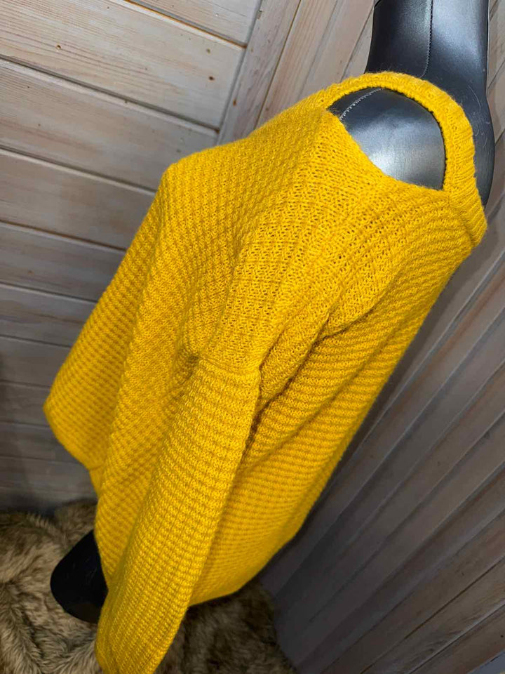 Size L/XL b. Boutique Sweater