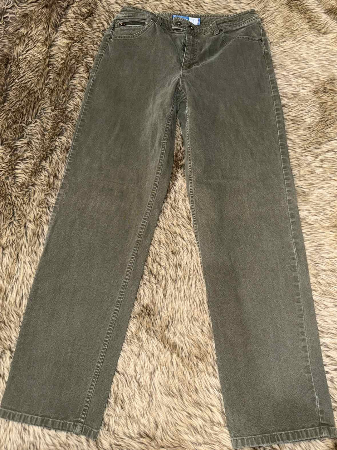 8 - Liz Claiborne Jeans