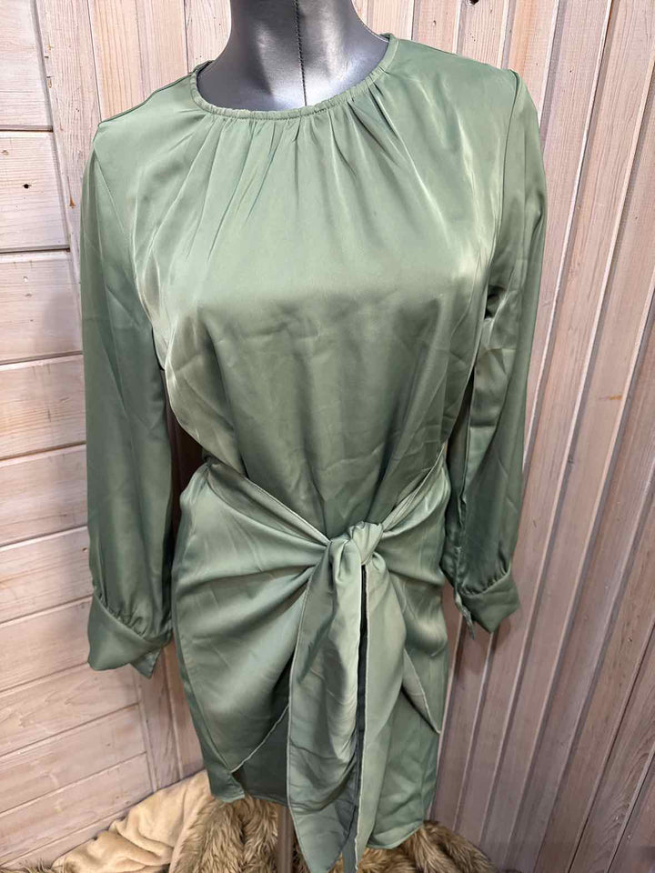 M - Pretty Garden Dress