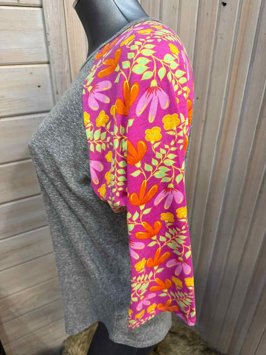 L - LuLaRoe 3/4 Sleeve