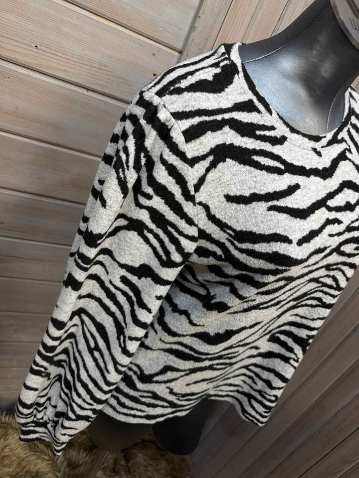 M - Social Standard Sweater