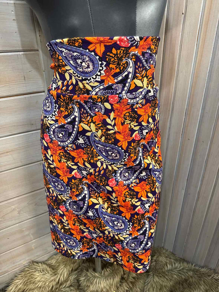 L - LuLaRoe Skirt
