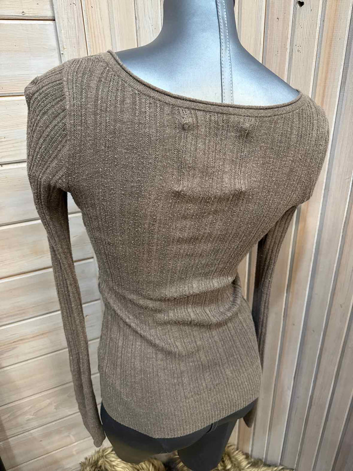 M - Abercrombie & Fitch Long Sleeve
