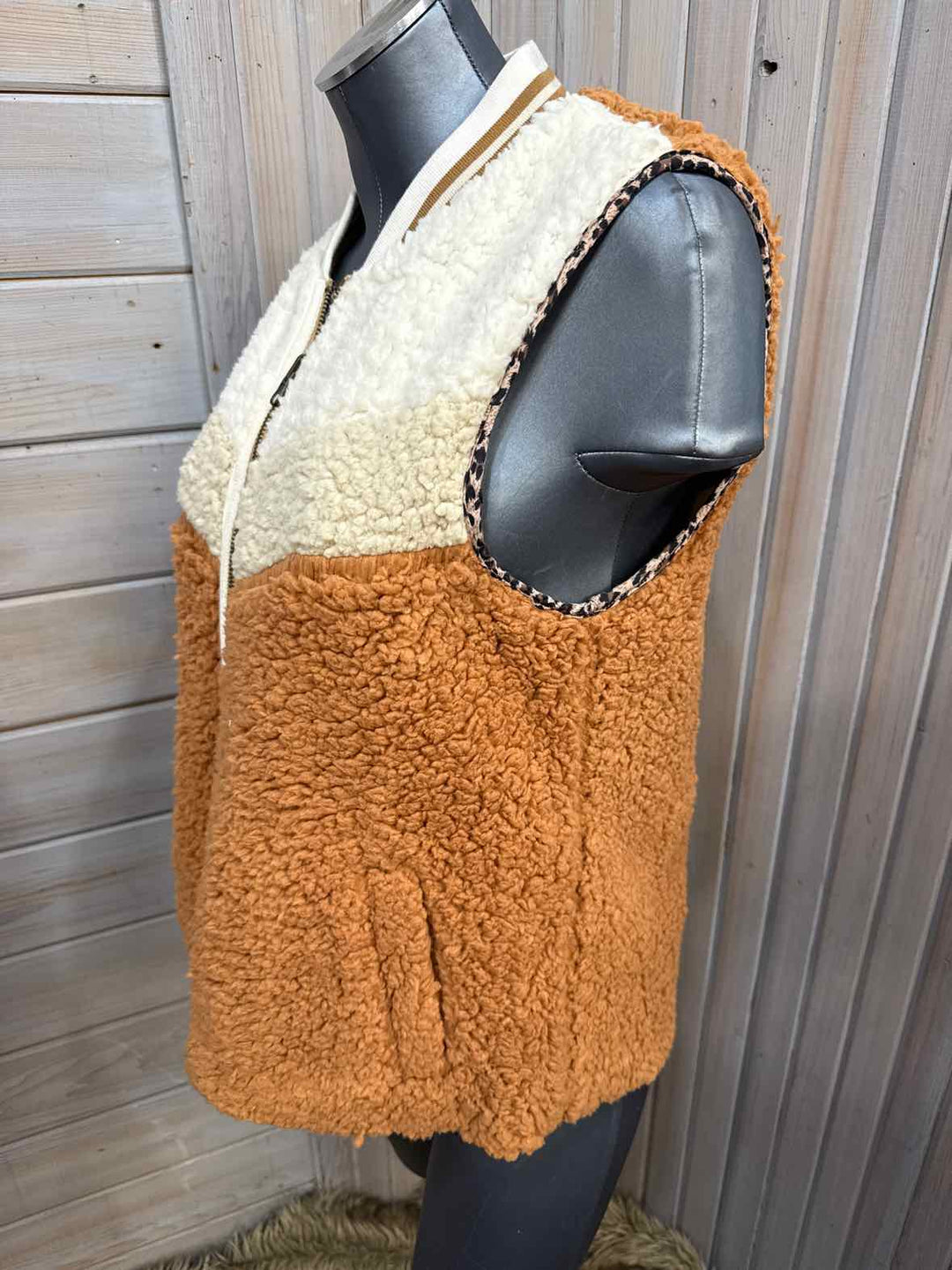M - Mystree Vest