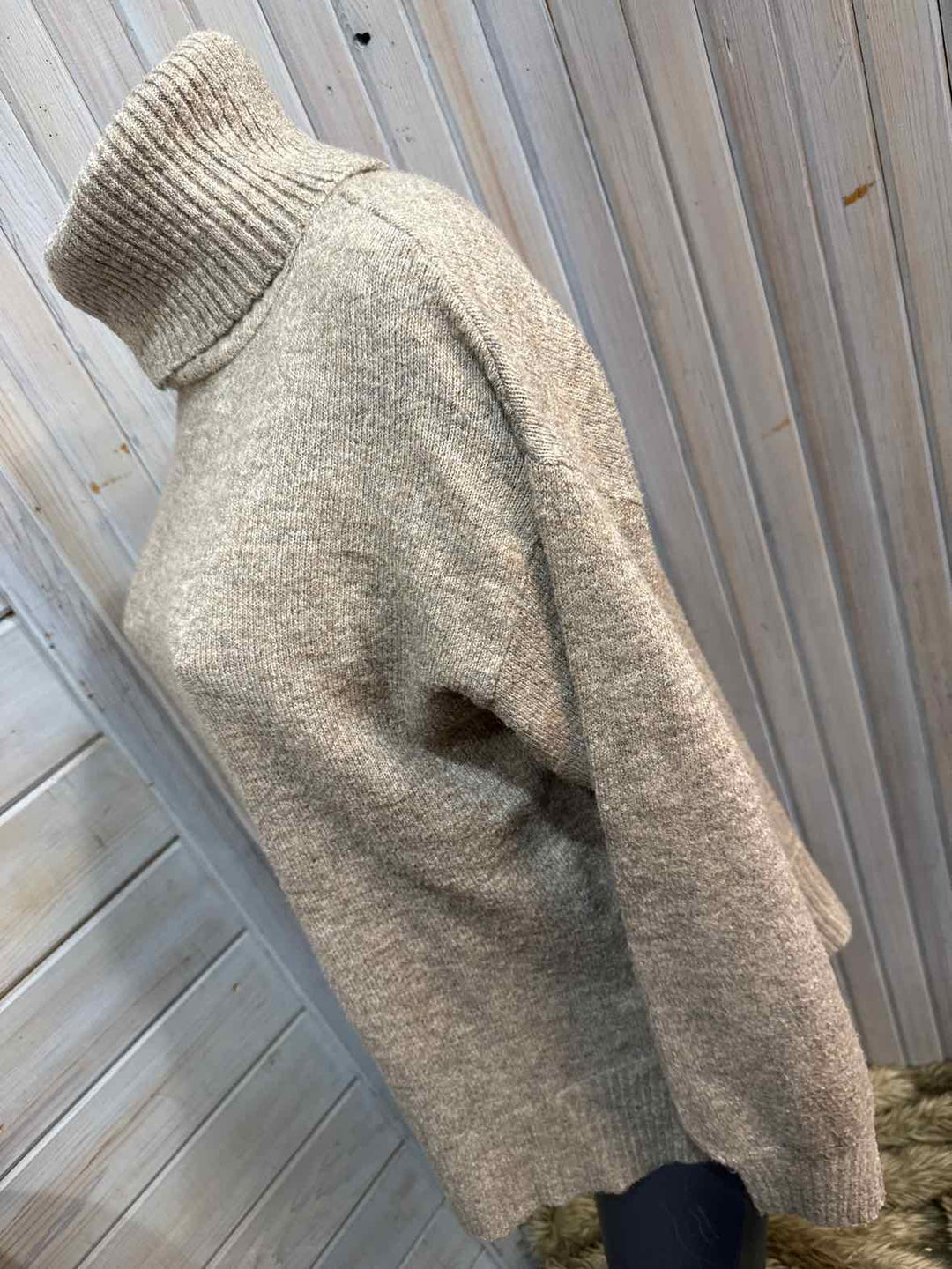 M - Staccato Sweater