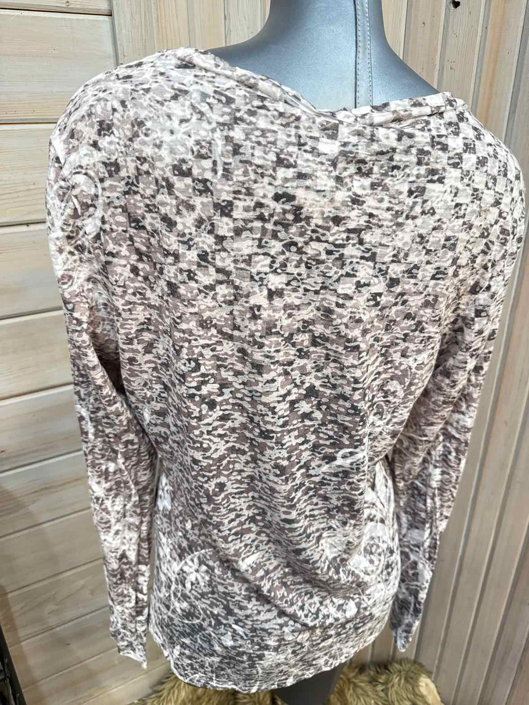 XL - Kavio Long Sleeve
