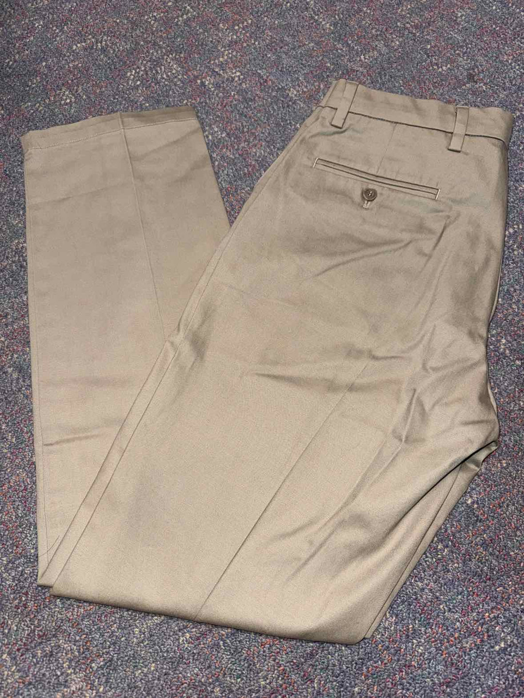 34 - Dockers Slacks