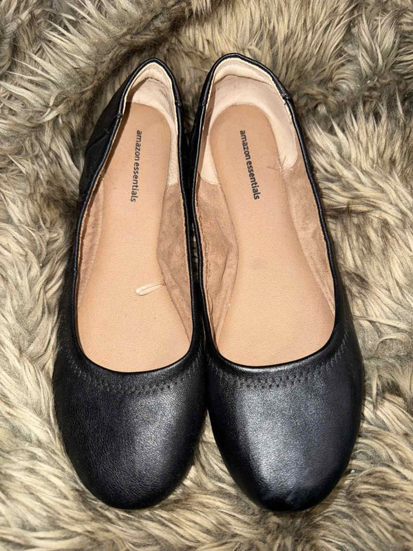 10.5 - Amazon Essentials Flats
