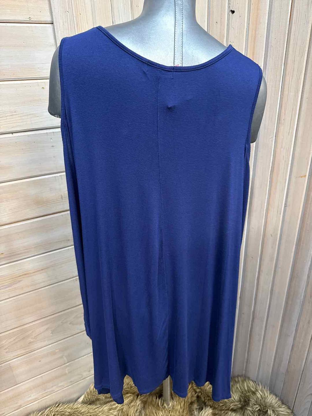 L - LA Class Cold Shoulder