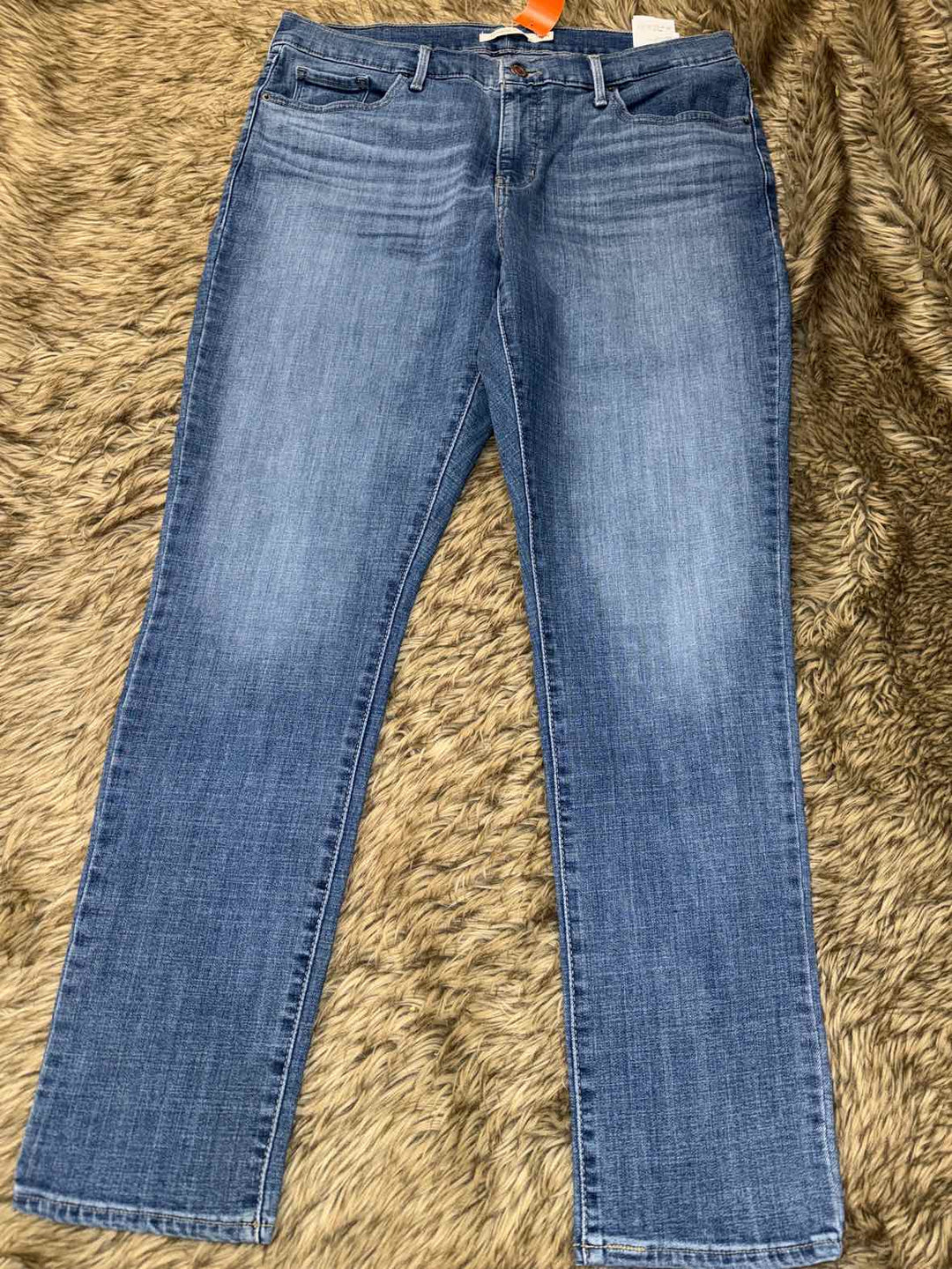 16W - Levi Strauss & Co. Jeans