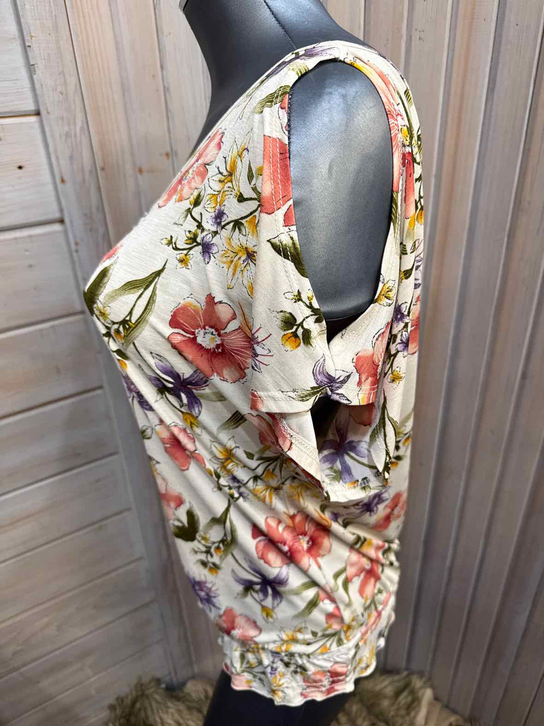M - Naif Cold Shoulder