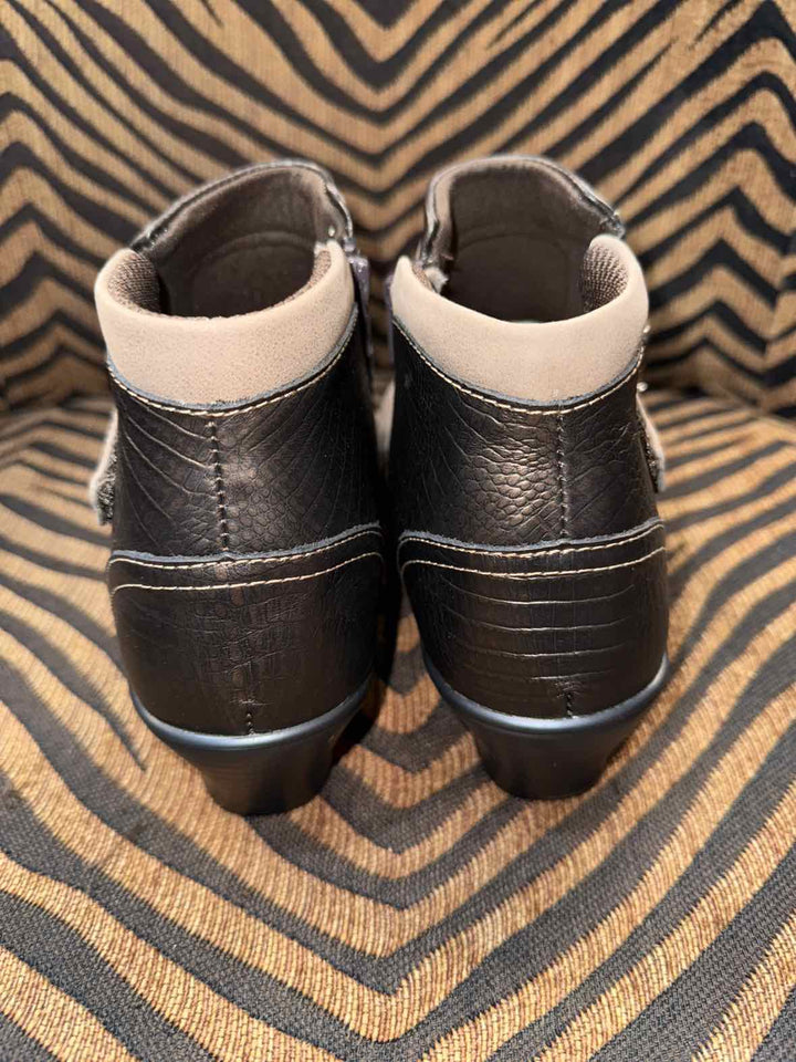 9.5 - Orthofeet Boots