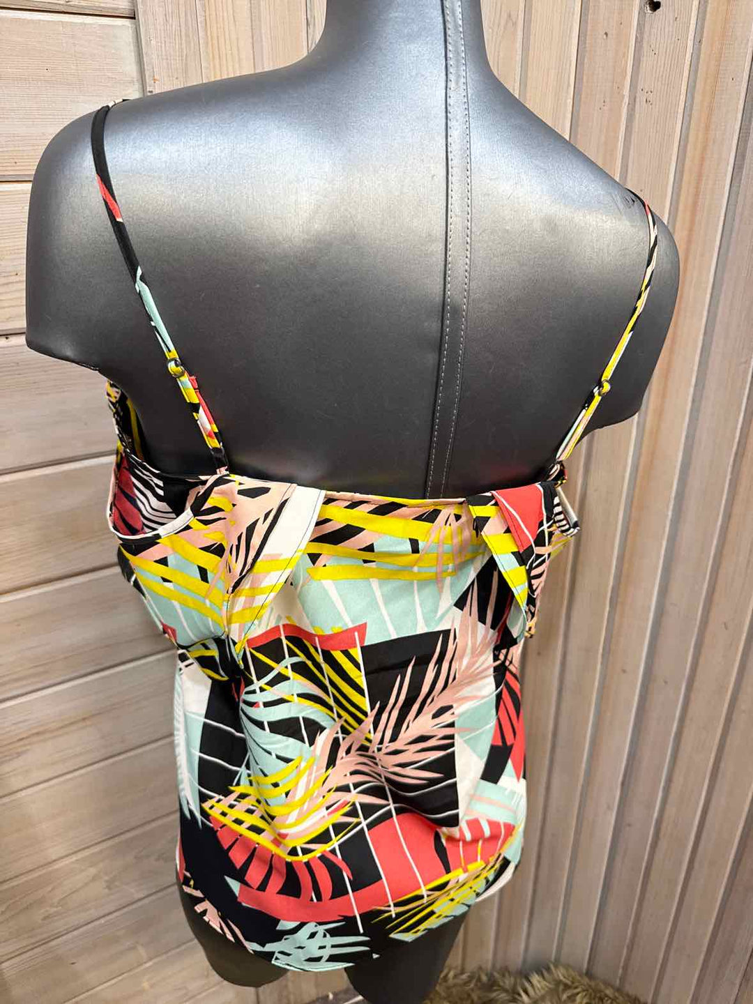M - Bar III Cold Shoulder