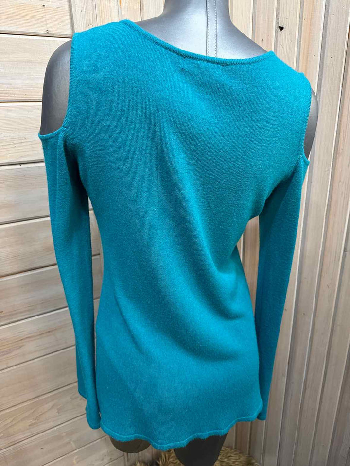 M - Roz & Ali Cold Shoulder