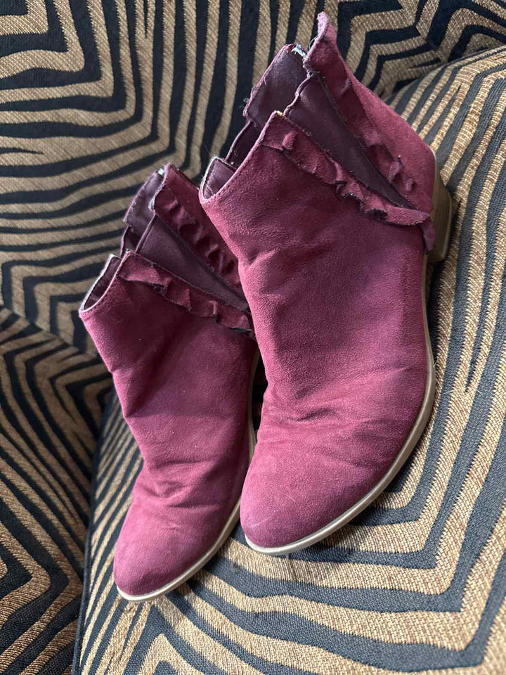 8.5 - Just Fab Boots