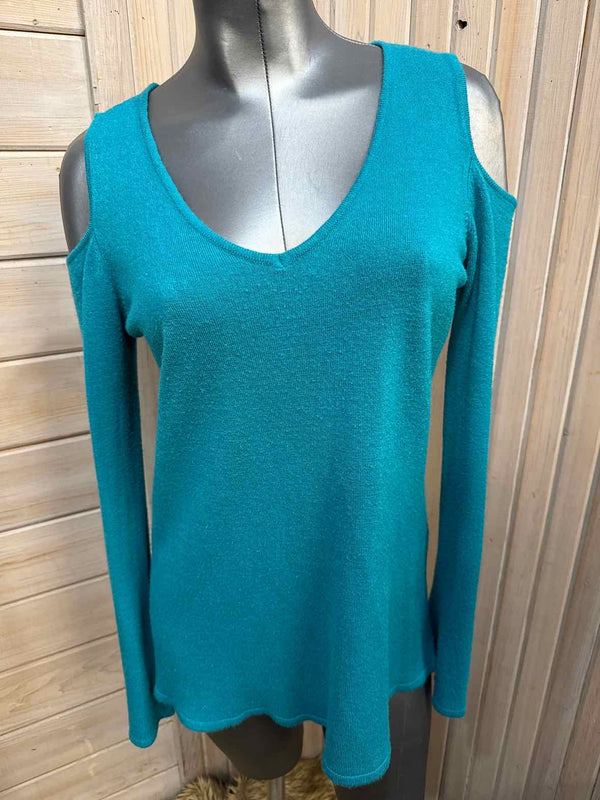 M - Roz & Ali Cold Shoulder