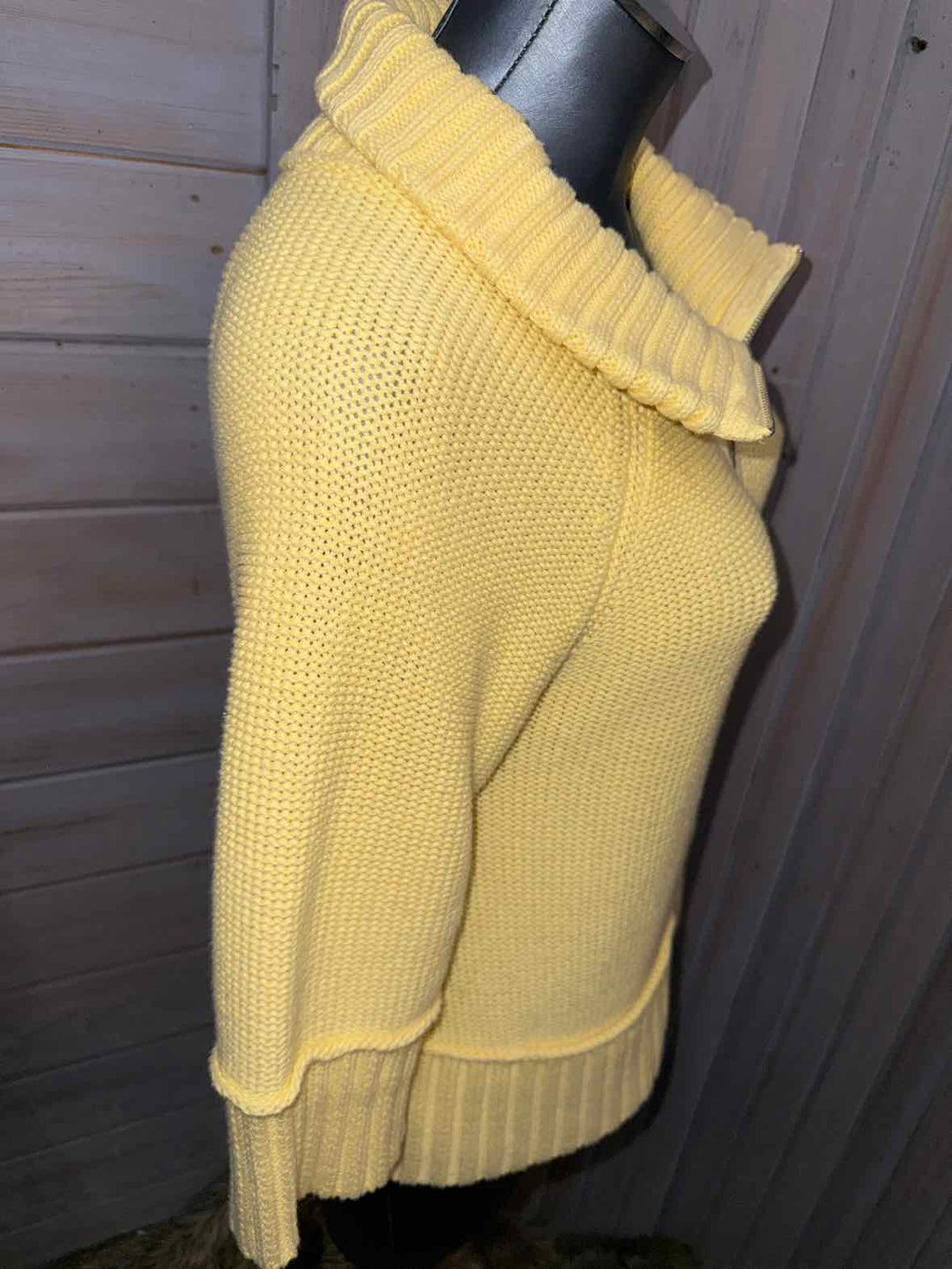 M - Eddie Bauer Cardigan