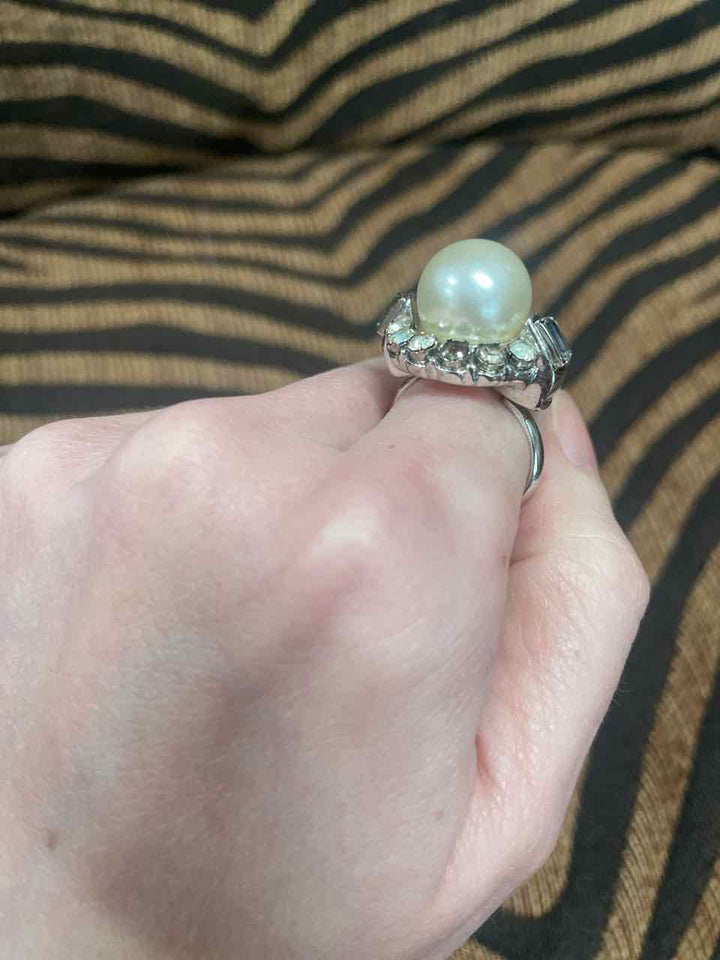 Jewelry - Sarah Conventry Pearl Ring
