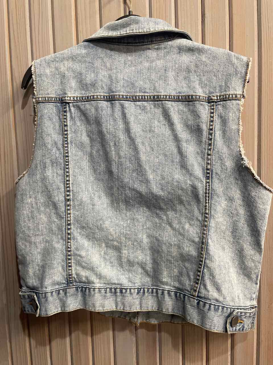 XL - a.n.a. Vest