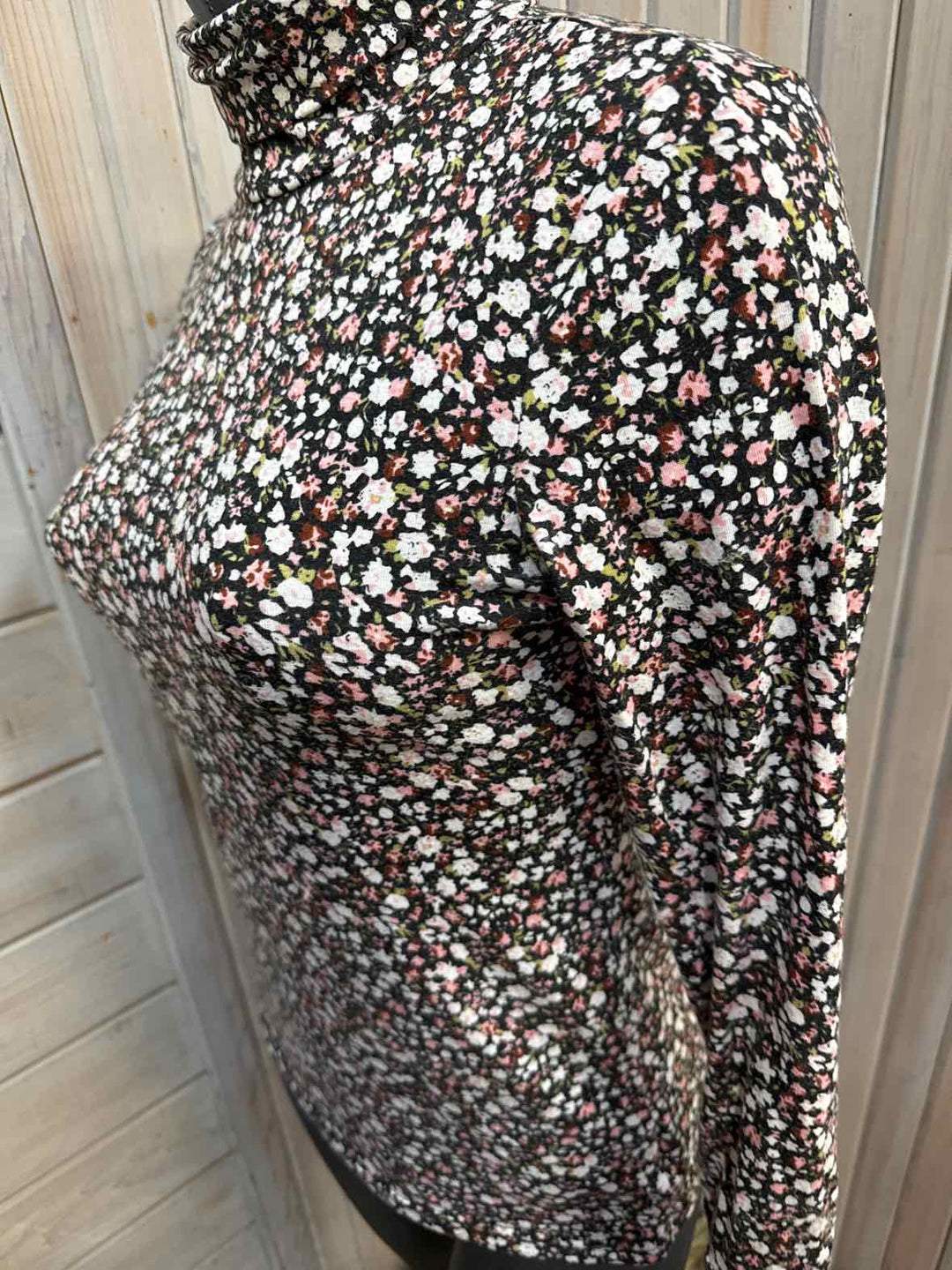 S - Luyaa Turtleneck