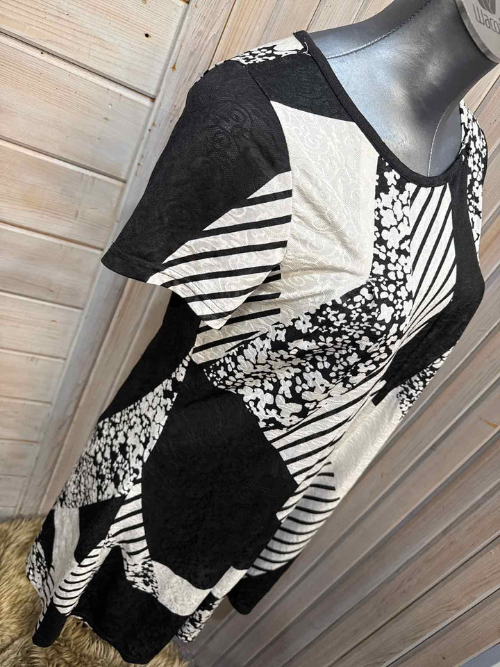Size M Simply Aster Dress