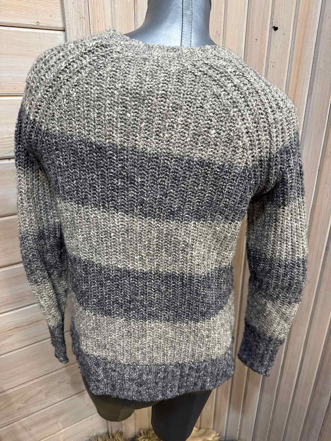 XS - American Eagle Sweater