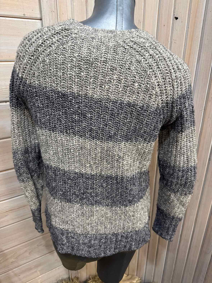XS - American Eagle Sweater
