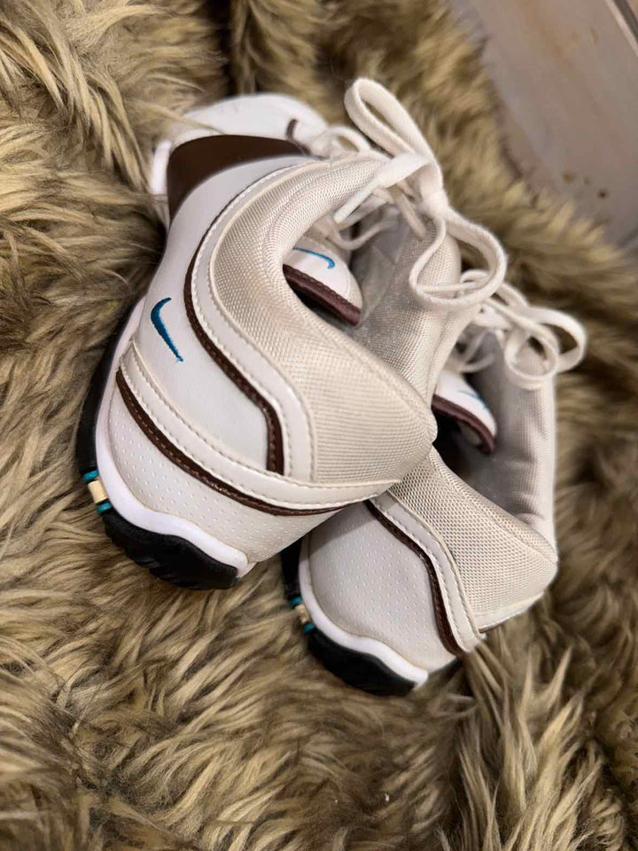 Size 7 Nike