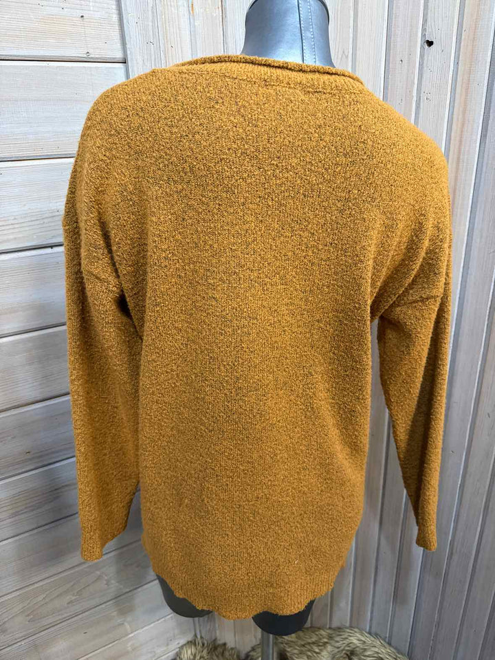 M/L - debut Sweater