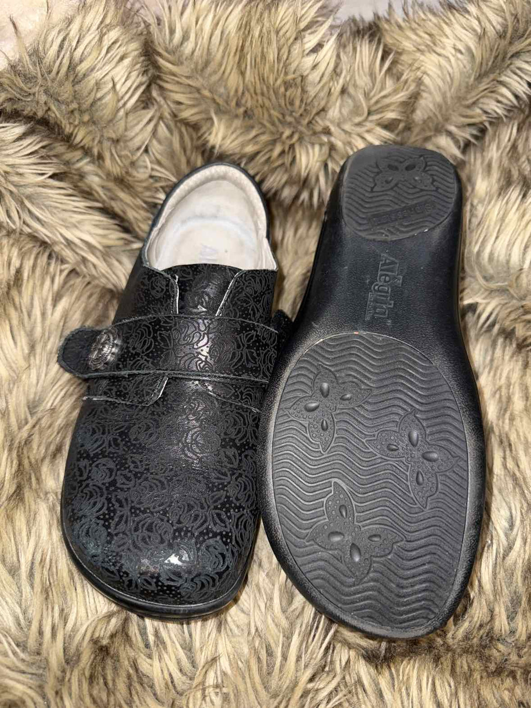 9 - Alegria Slip-on