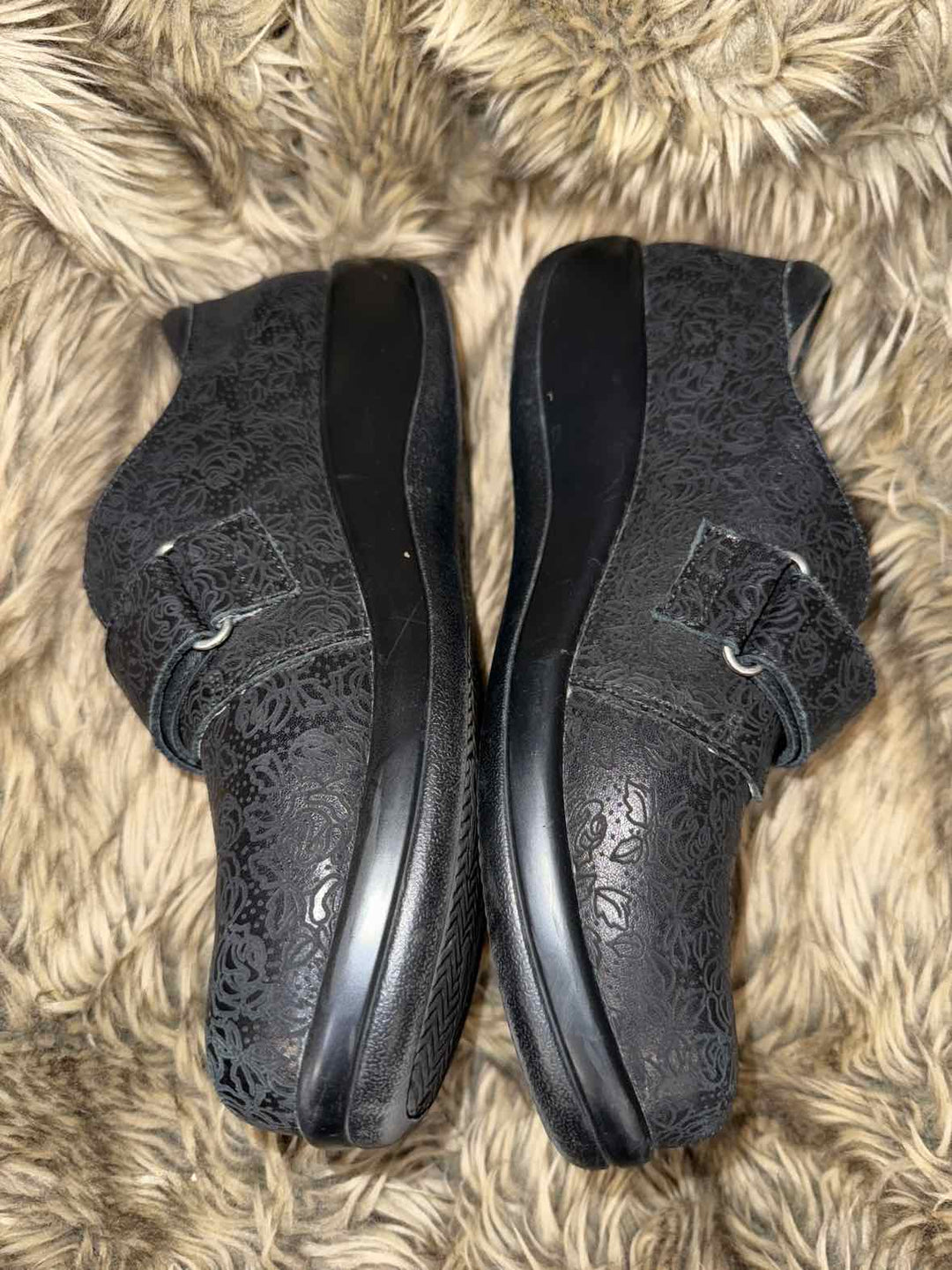 9 - Alegria Slip-on