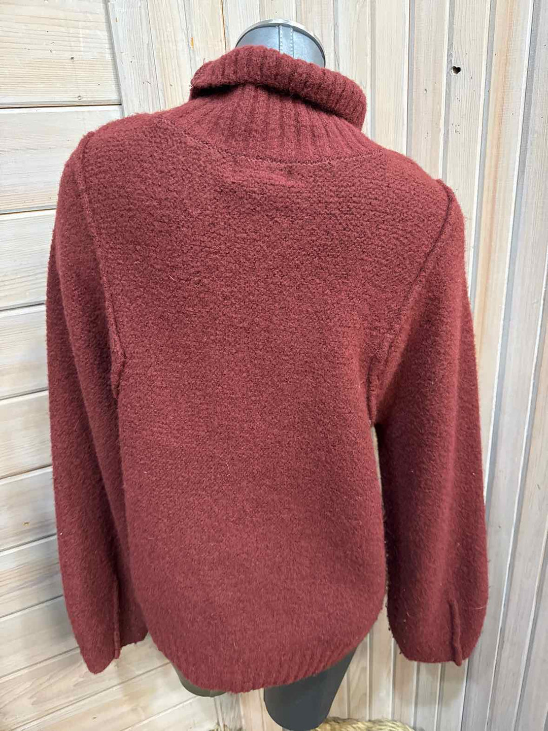 M - Universal Thread Sweater