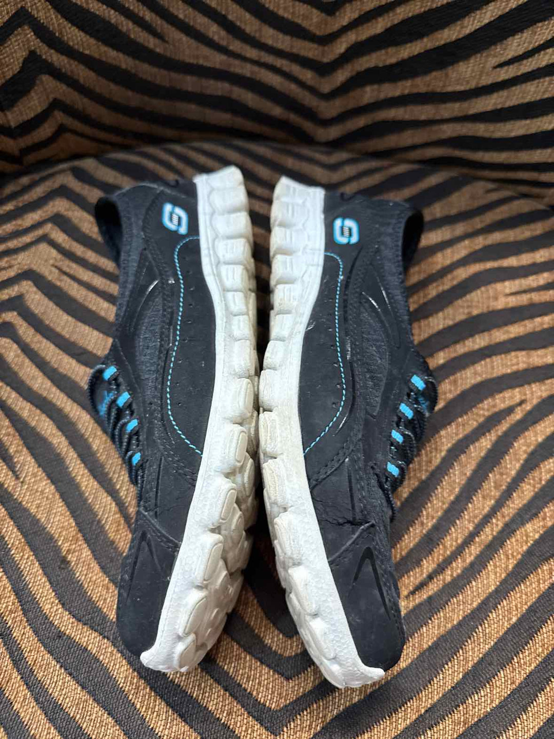 9 - Skechers Sneakers