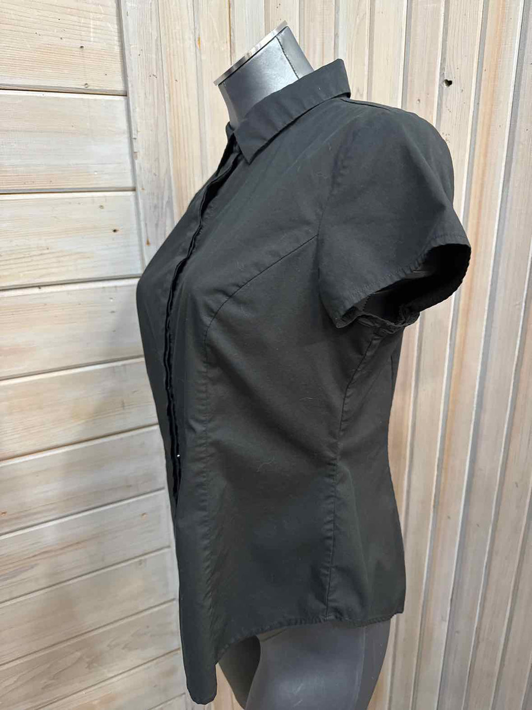 M - Worthington Button Down
