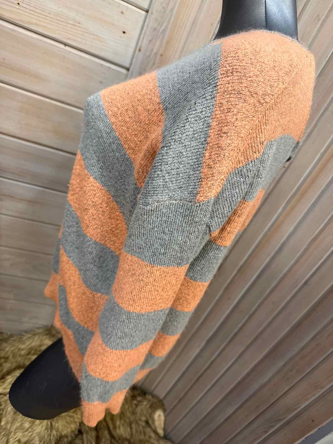 M/L - Hem & Thread Sweater