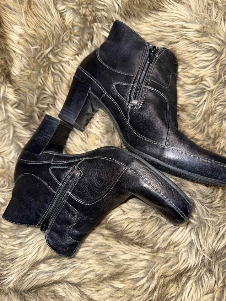 8.5 - Clarks Boots