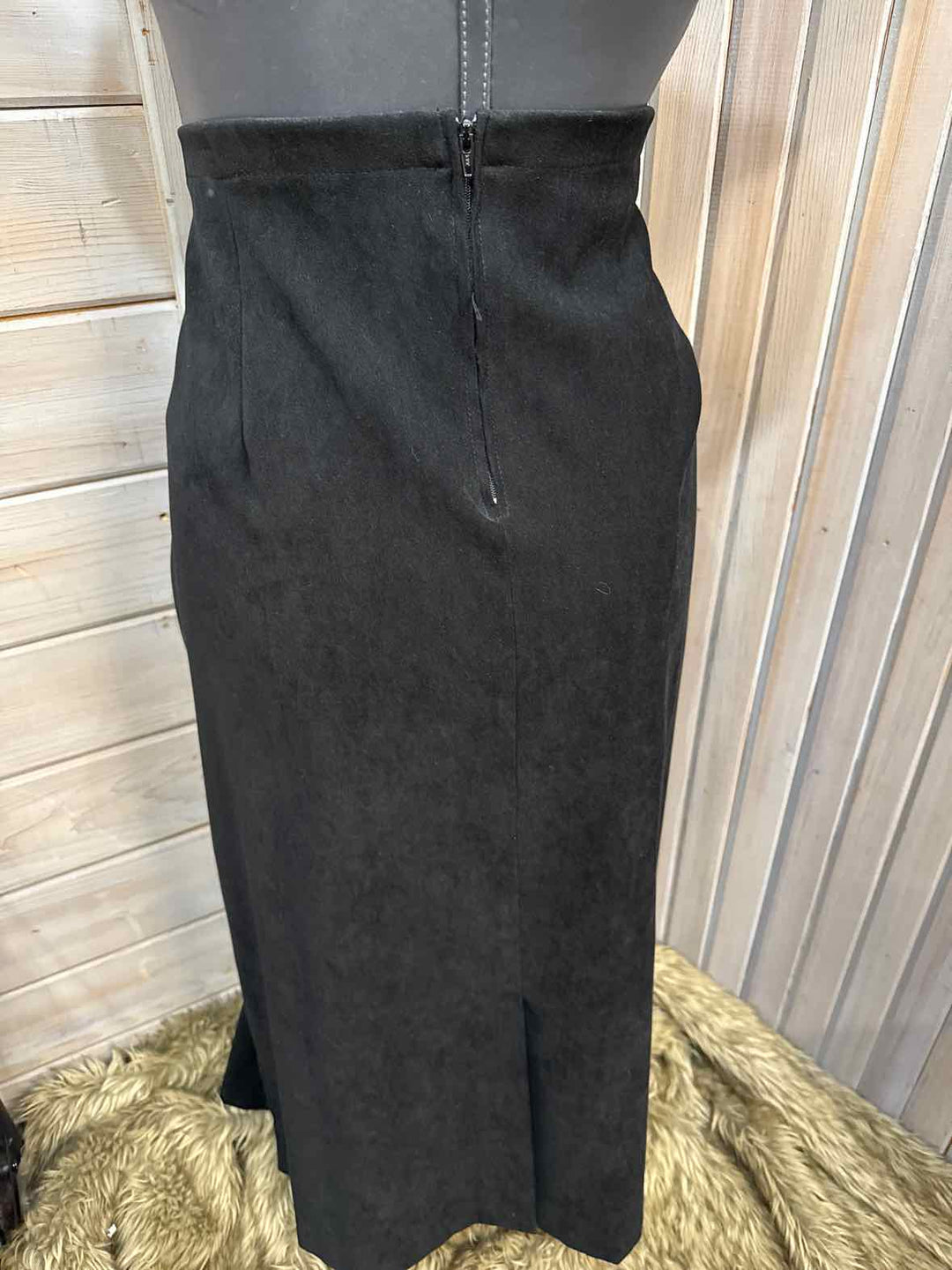 18/20 - Fashion Bug Skirt