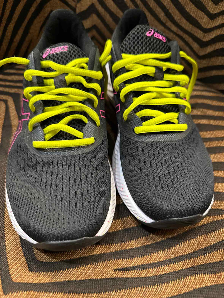 8.5 - Asics Athletic Sneaker