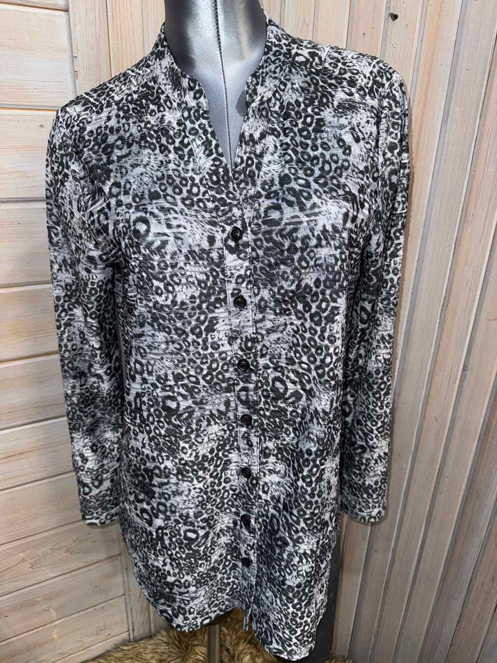 M - Erin London Button Down