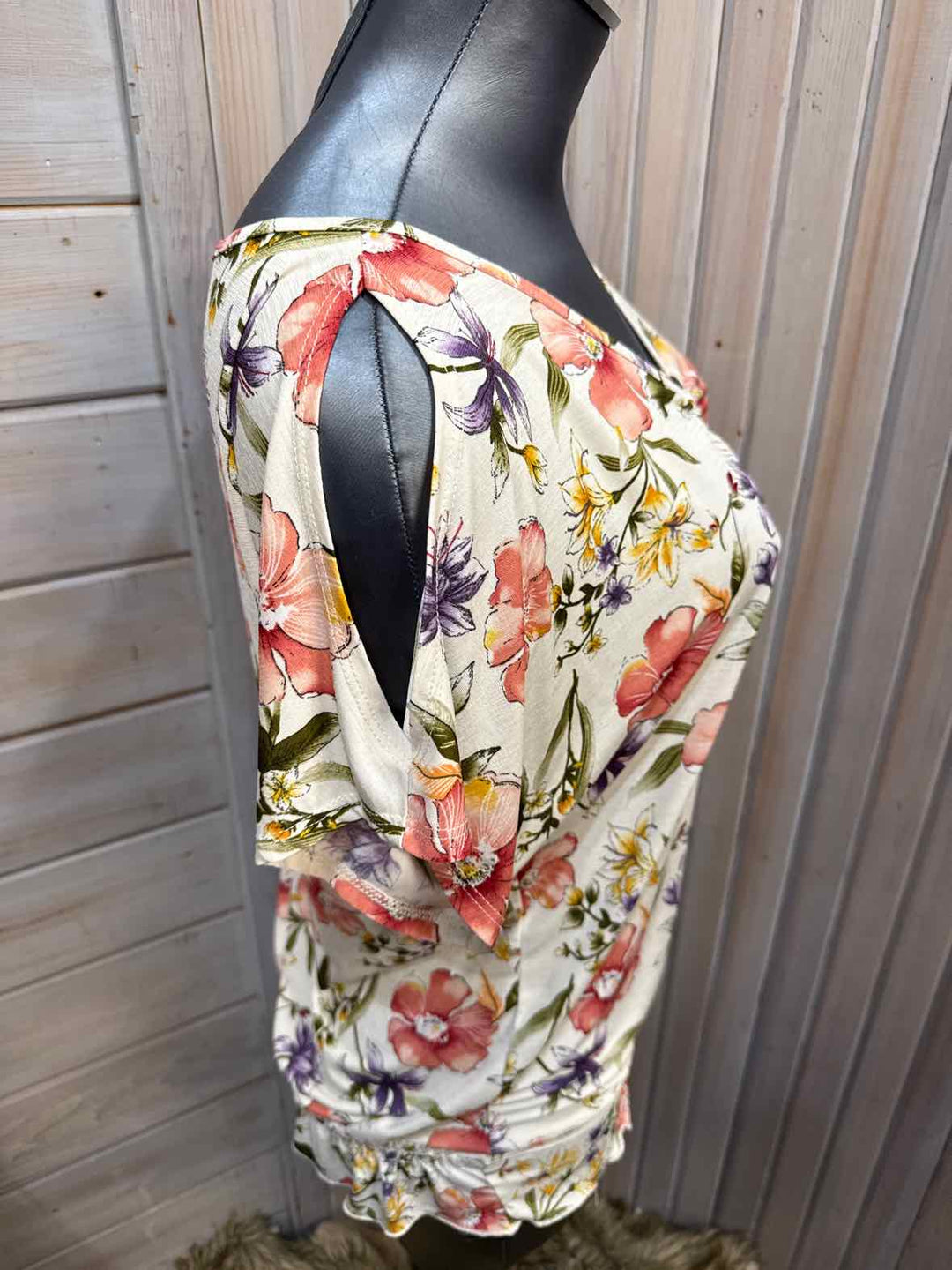 M - Naif Cold Shoulder