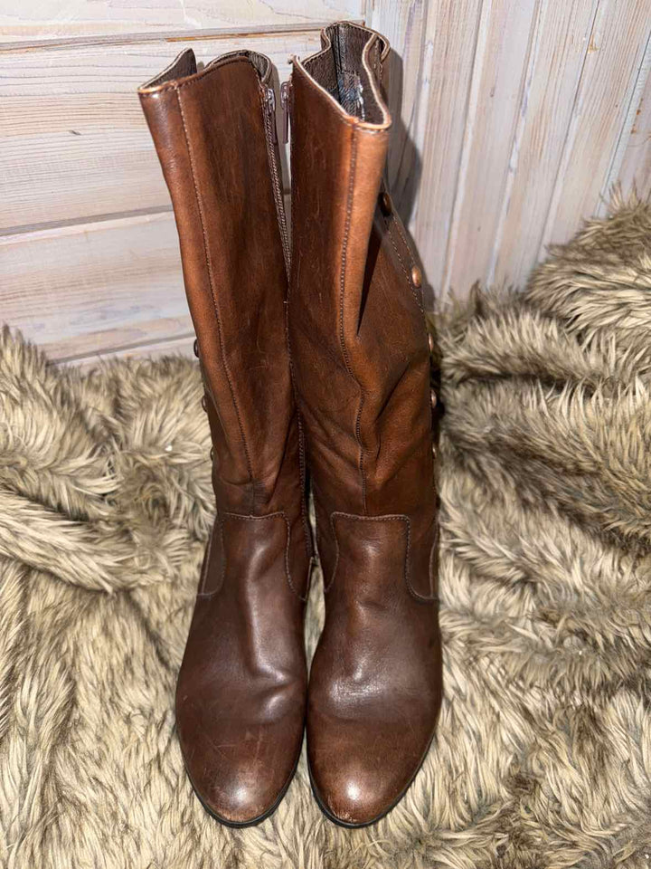 9.5 - Born Boots