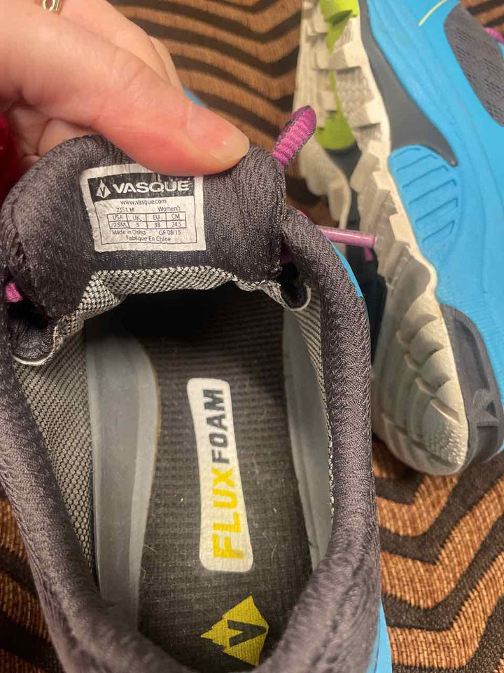 7.5 - Vasque Athletic Shoes