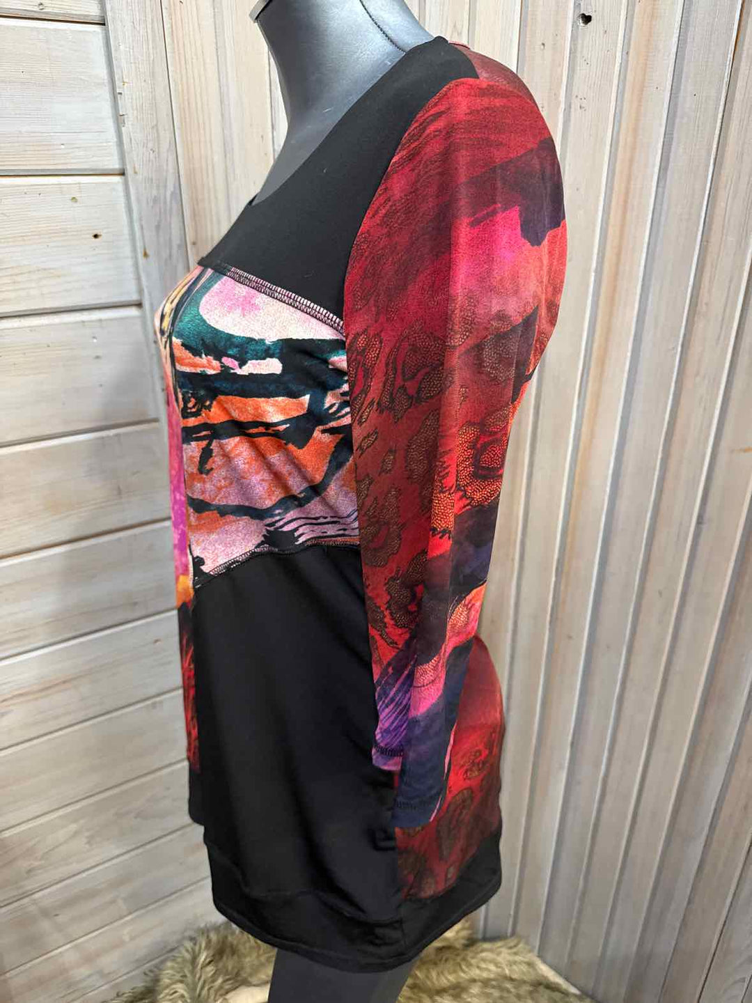 M - 3/4 Sleeve Artistic Tunic