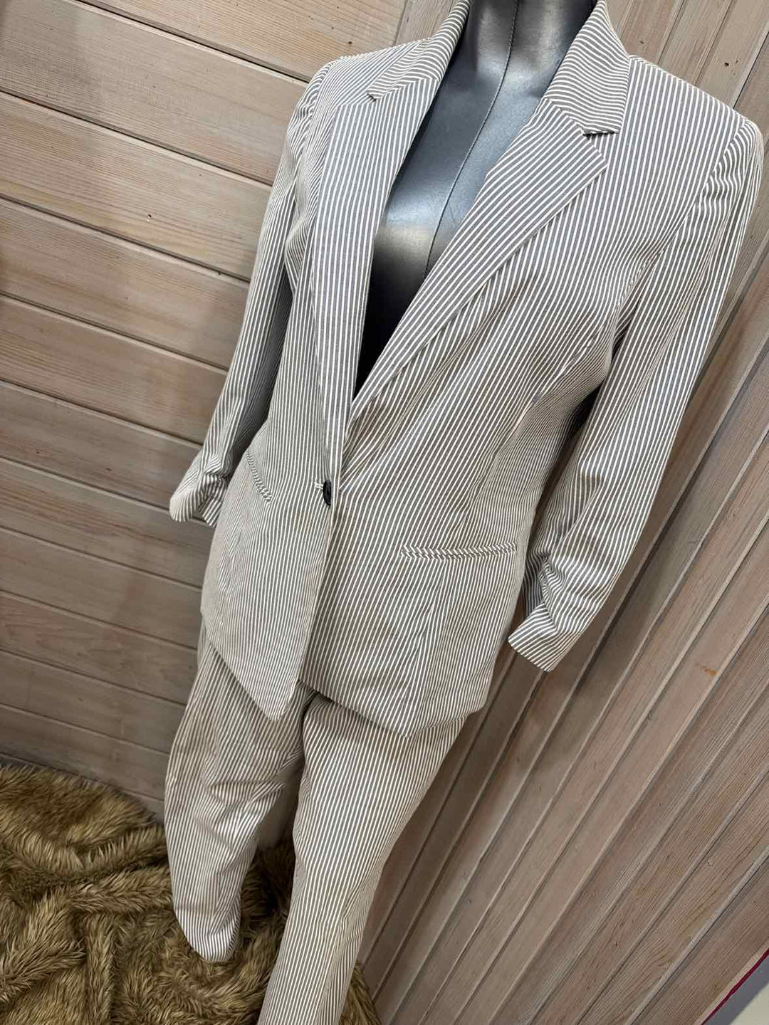 8 - Jones Studio Outfit