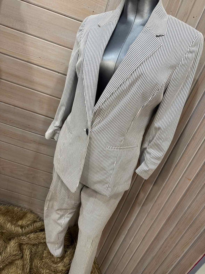 8 - Jones Studio Outfit