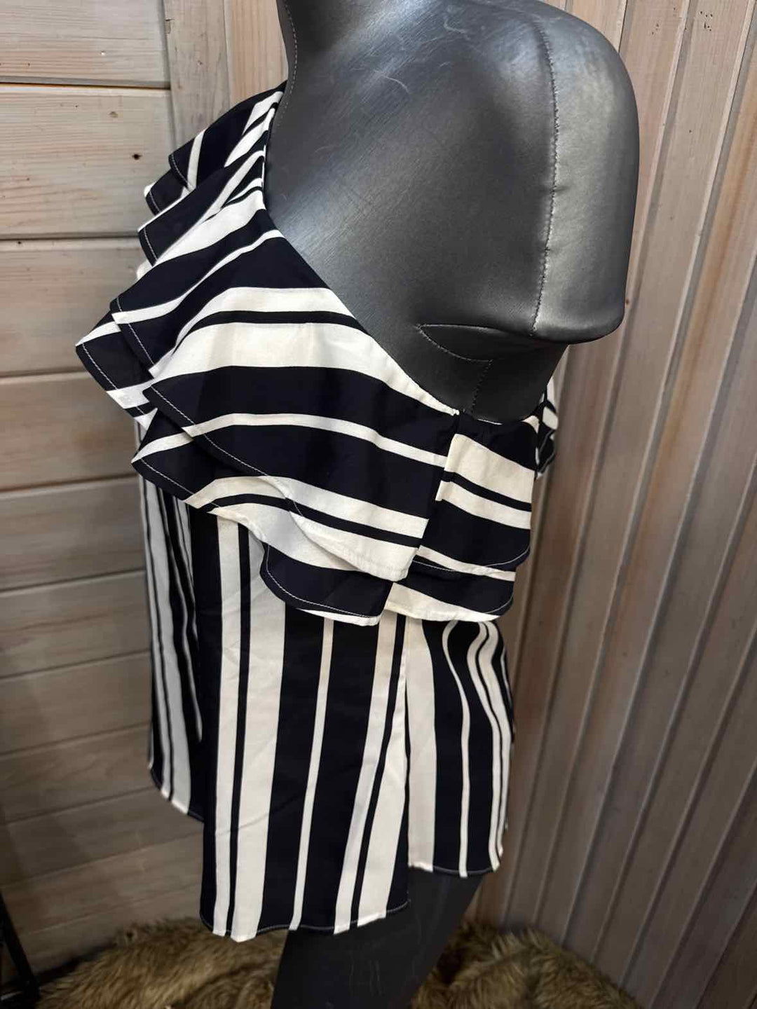 MP - Banana Republic One Shoulder Top